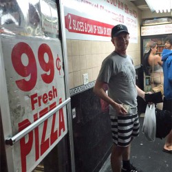 An jeder Ecke Pizza - die teuerste in New York kostet übrigens 1000 Dollar